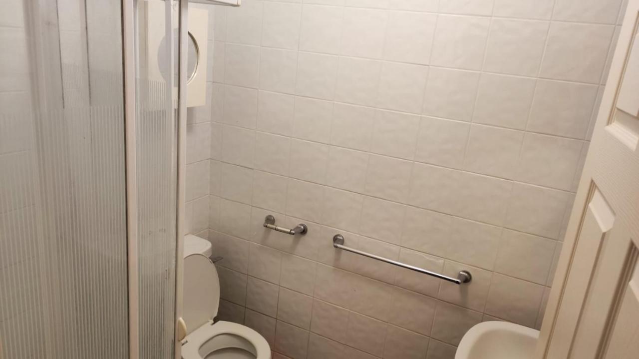 Budget-Friendly Self-Serve Lodging Голуэй Экстерьер фото